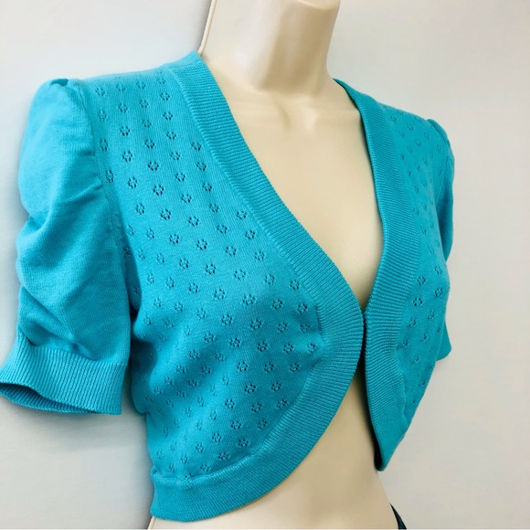 Xtraordinary Turquoise Knit Cropped Bolero Shrug - Picture 10 of 16